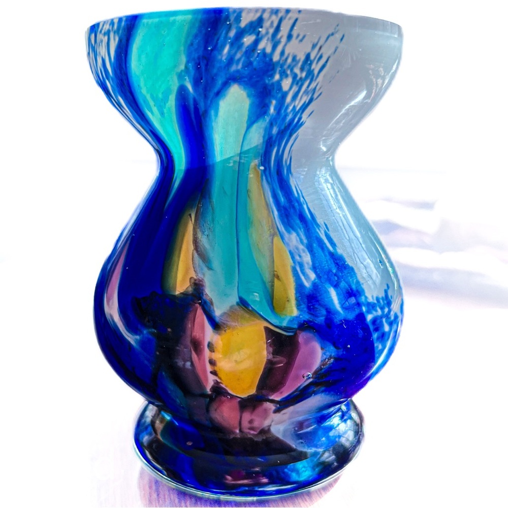 Vintage Speckled Glass Collectible Vase        (B)